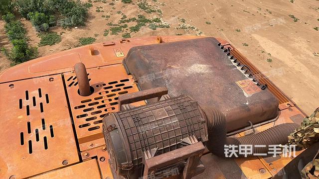 驾驶室顶部（整机外观）