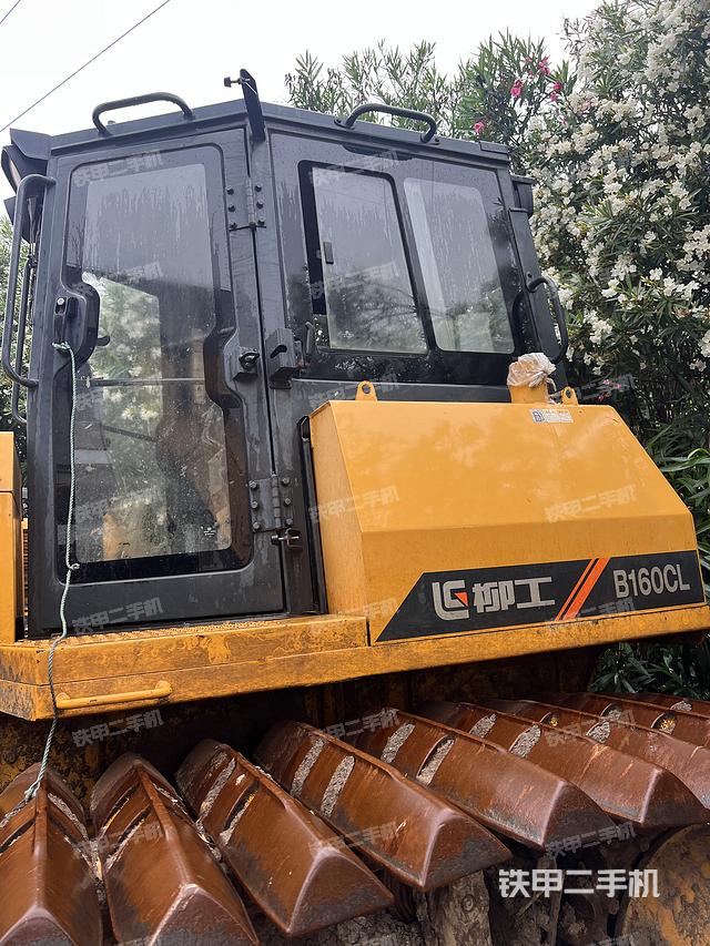 整机右侧（设备外观及核心部件）