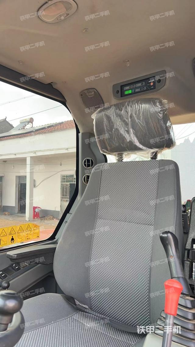 驾驶室顶部（整机外观）