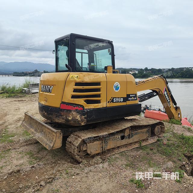 驾驶室顶部（整机外观）