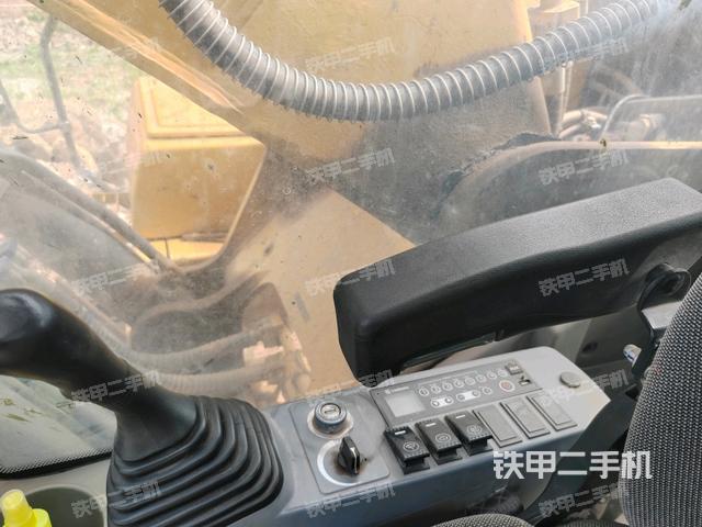 座椅右侧控制台/钥匙门/油门/含右手柄（驾驶室部分）