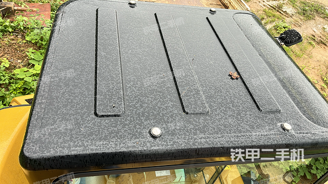 驾驶室顶部（整机外观）