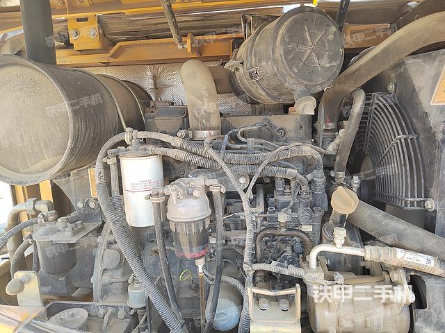 回转马达和主控阀（整机外观）