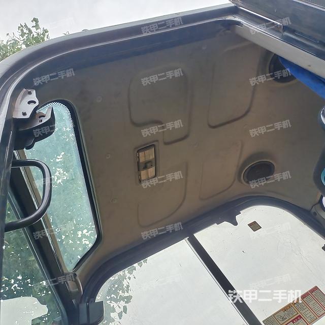 驾驶室顶部（整机外观）