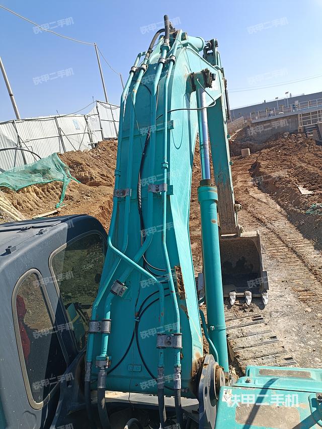 驾驶室顶部（整机外观）