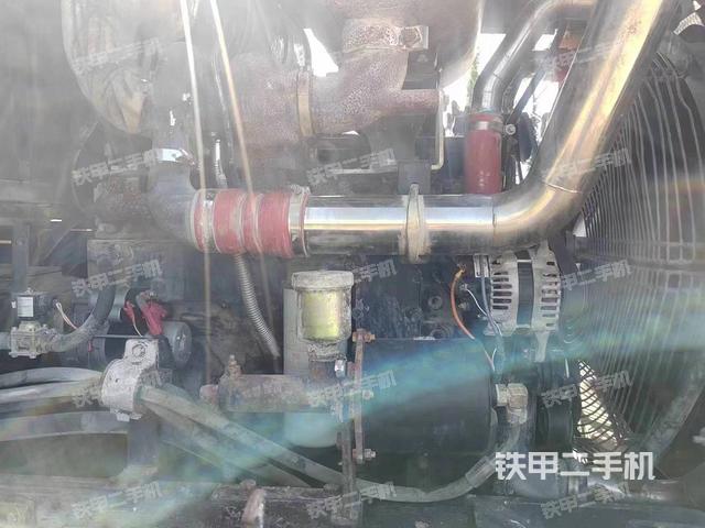 发动机左侧（整机外观及大件）