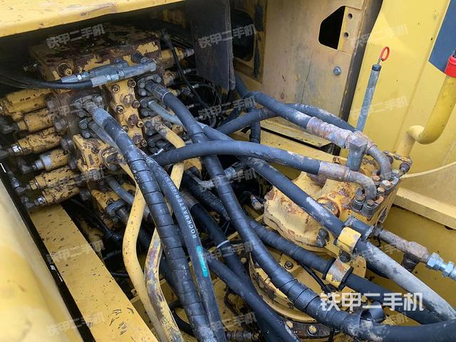 回转马达和主控阀（整机外观）