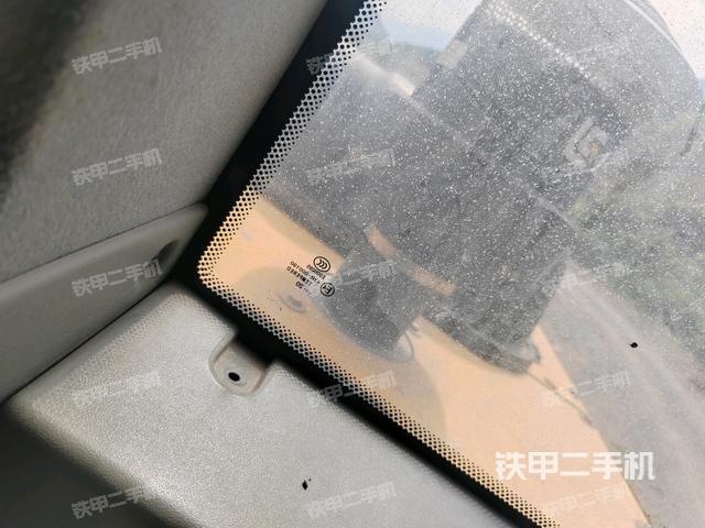 后窗玻璃角标（驾驶室部分）