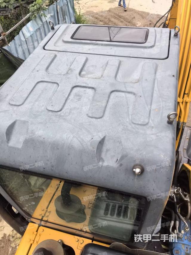 驾驶室顶部（整机外观）