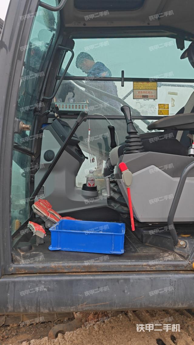 驾驶室整体（整机外观）