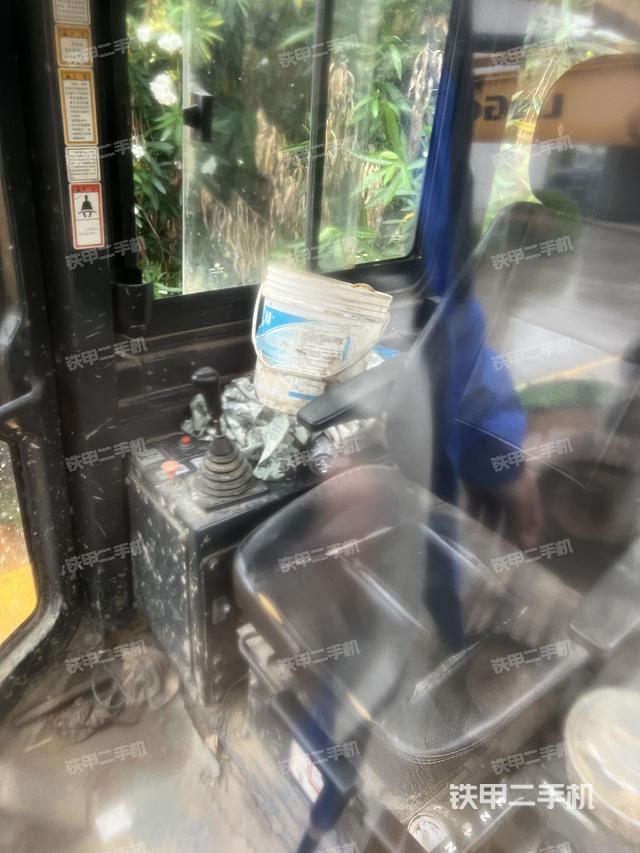 驾驶室操作台（设备外观及核心部件）