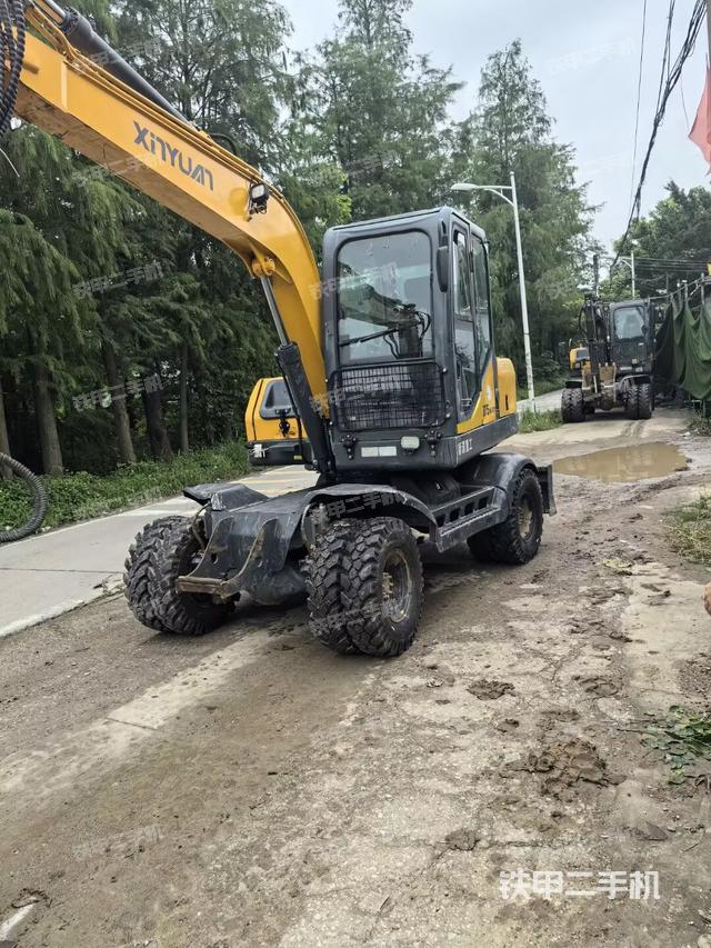 新源XYC75W-9挖掘机