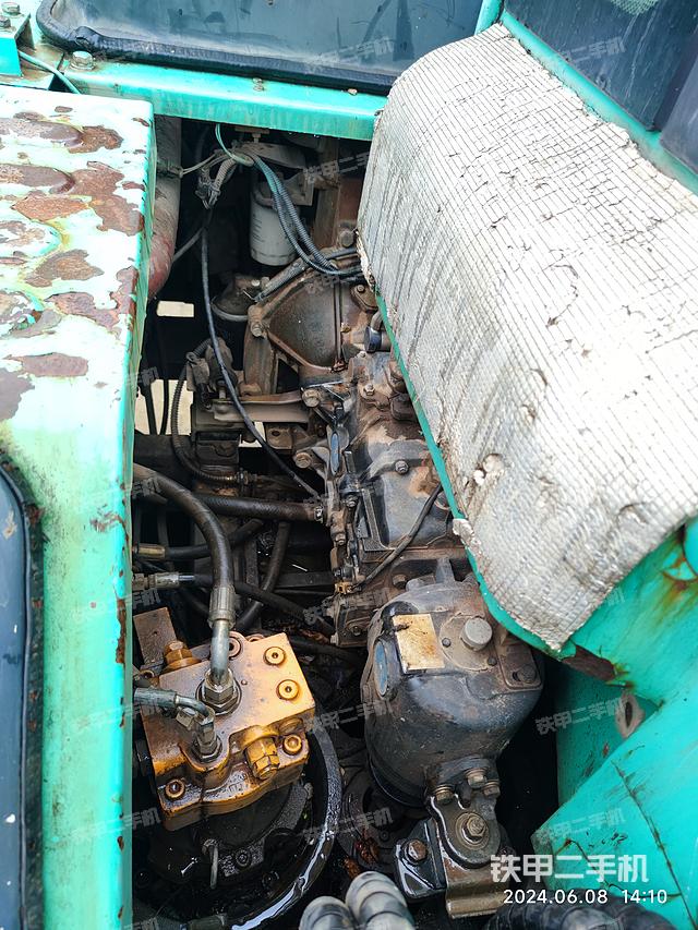 回转马达和主控阀（整机外观）