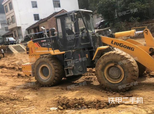 发动机左侧（整机外观及大件）