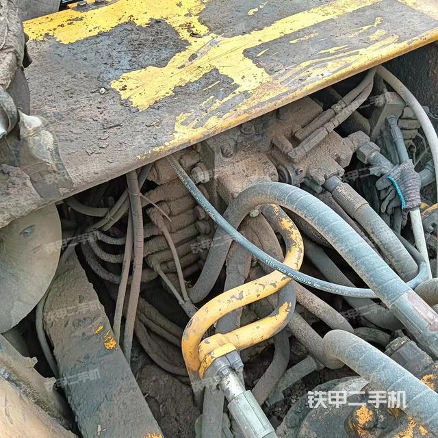 回转马达和主控阀（整机外观）