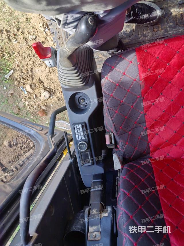 座椅左侧控制台/音响/含左手柄（驾驶室部分）