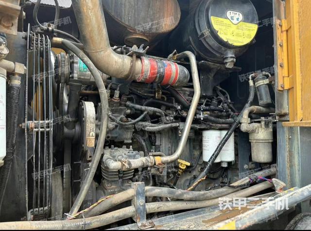 发动机右侧（整机外观及大件）