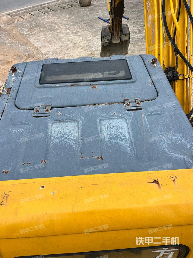 驾驶室顶部（整机外观）