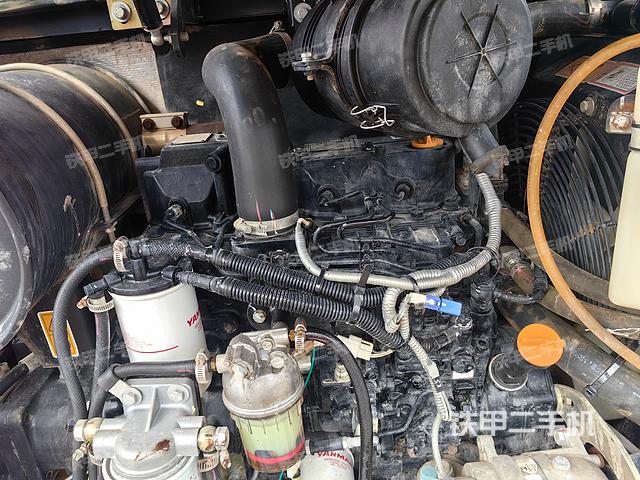 回转马达和主控阀（整机外观）