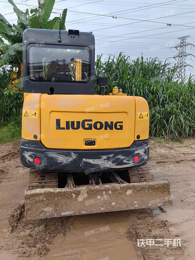 驾驶室顶部（整机外观）