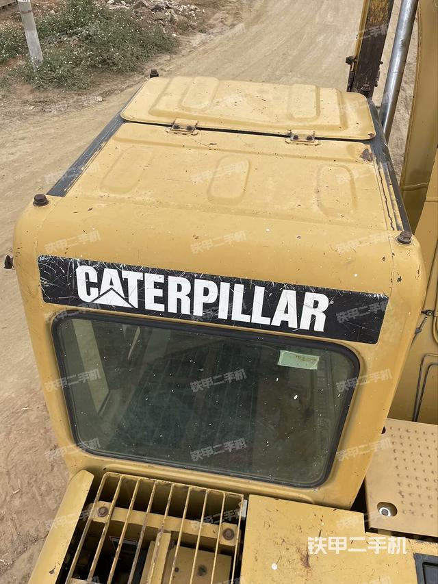 驾驶室顶部（整机外观）