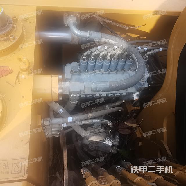 回转马达和主控阀（整机外观）