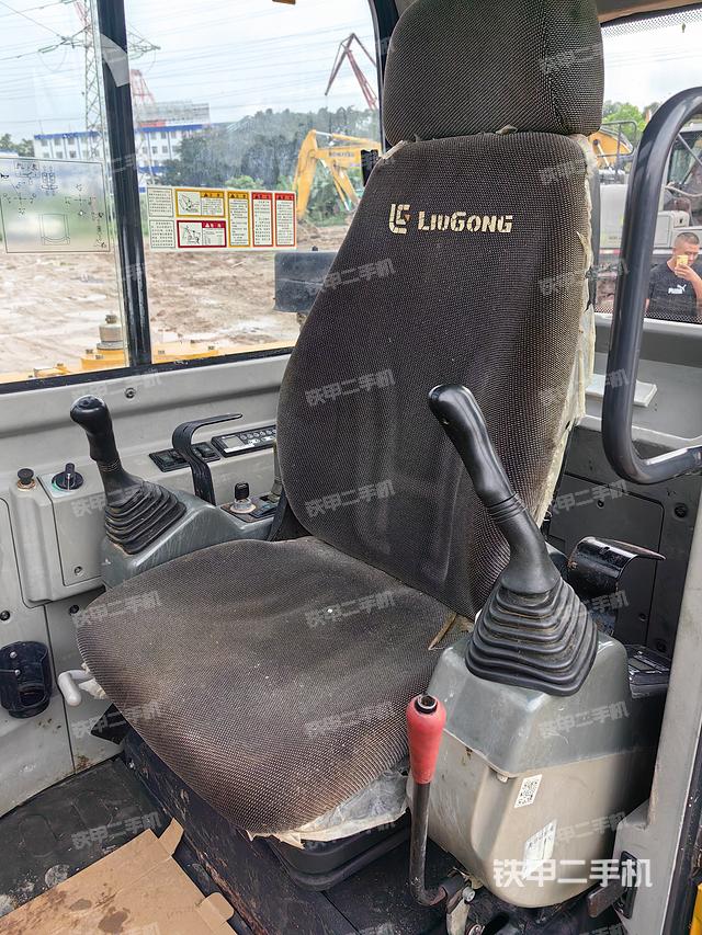 驾驶室整体（整机外观）