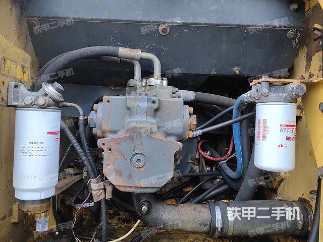 液压泵舱室正面整体（整机外观）