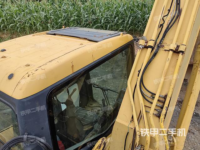 驾驶室顶部（整机外观）