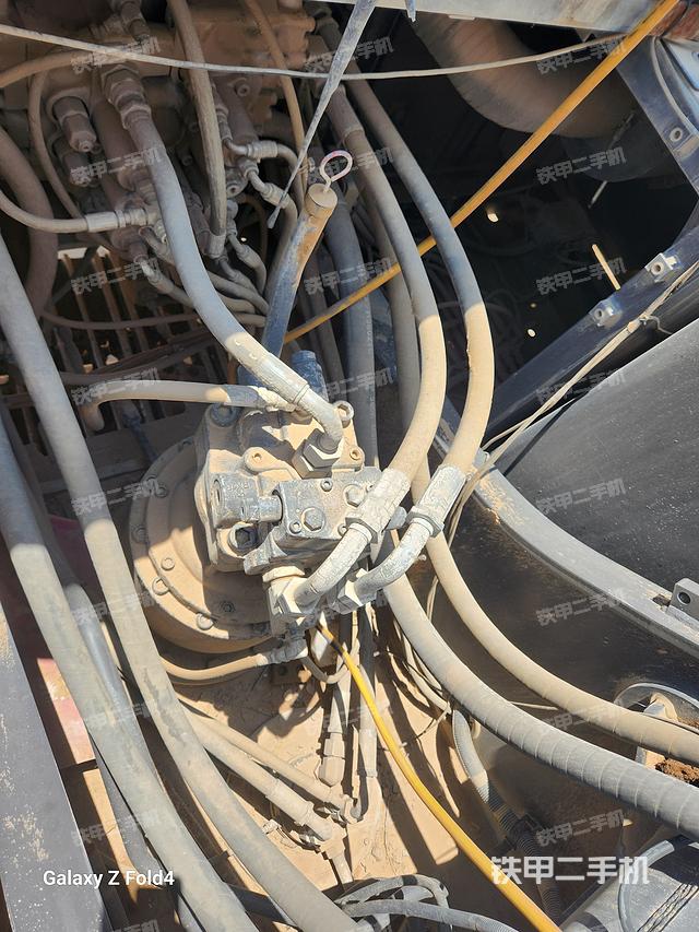 回转马达和主控阀（整机外观）