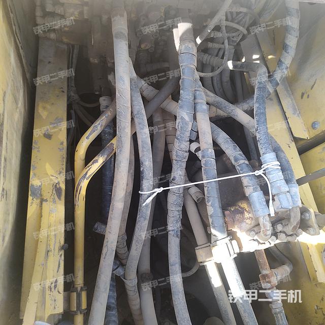 回转马达和主控阀（整机外观）