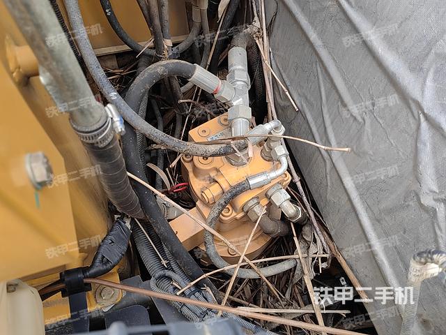 回转马达和主控阀（整机外观）