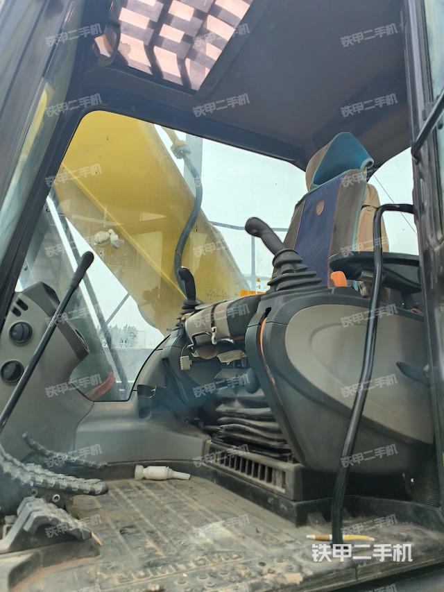 驾驶室整体（整机外观）