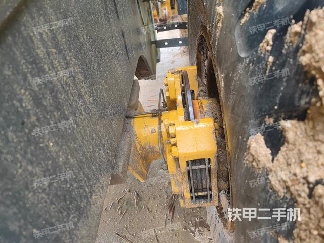 发动机左侧（整机外观及大件）