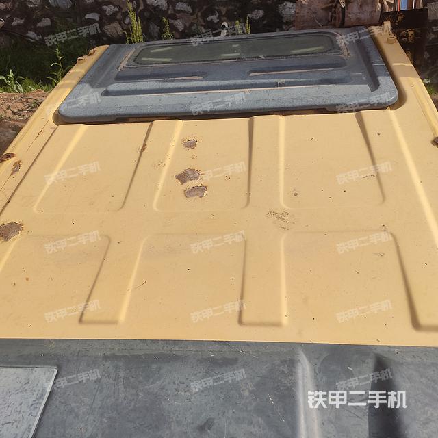 驾驶室顶部（整机外观）