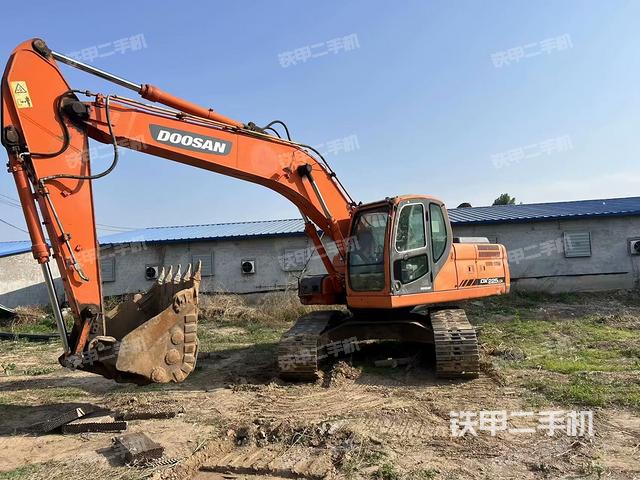 斗山DX225LC挖掘机