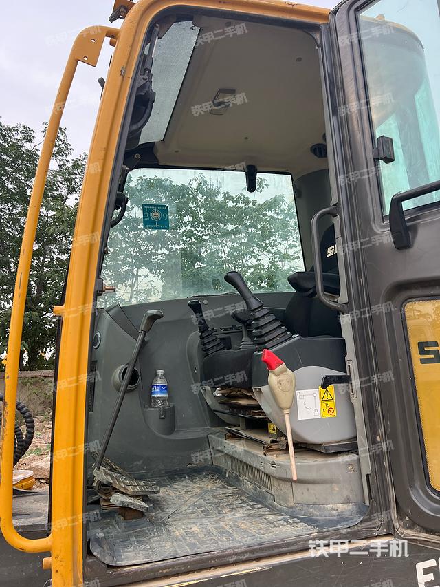 驾驶室整体（整机外观）