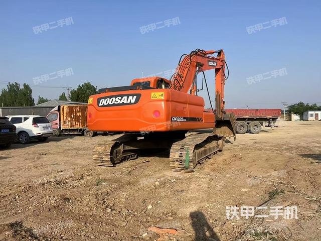 驾驶室顶部（整机外观）