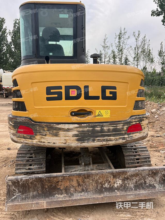 驾驶室顶部（整机外观）