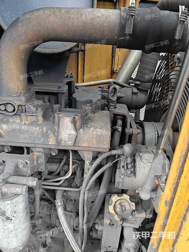 发动机左侧（整机外观及大件）