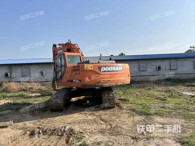 驾驶室顶部（整机外观）