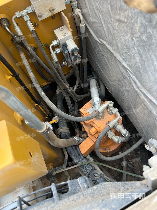 回转马达和主控阀（整机外观）