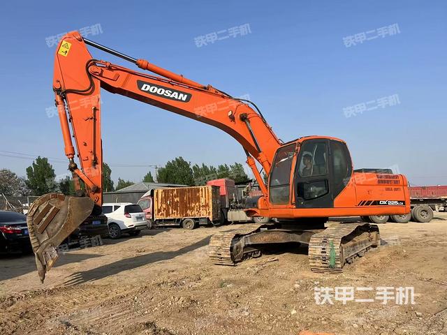 斗山DX225LC挖掘机