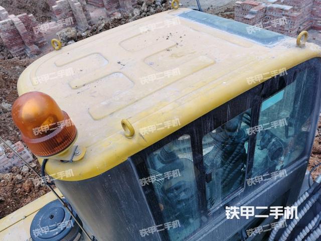 驾驶室顶部（整机外观）