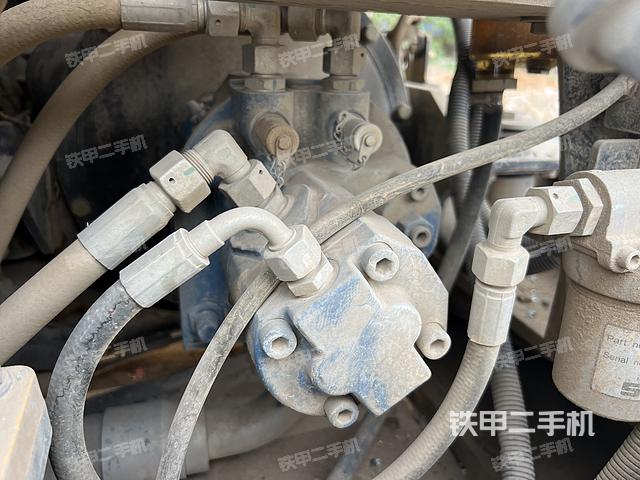 液压泵舱室正面整体（整机外观）