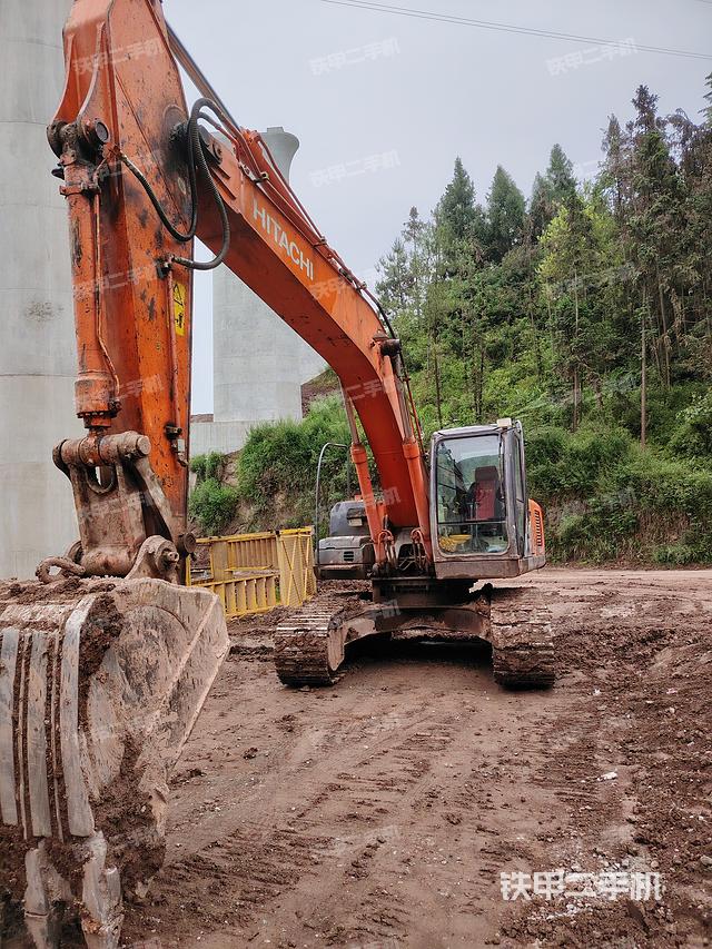 日立ZX240-3挖掘机