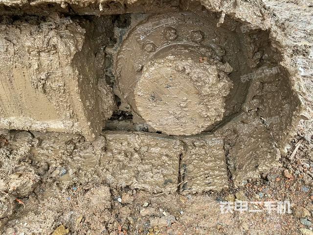 右側(cè)履帶整體?（行走機(jī)構(gòu)）