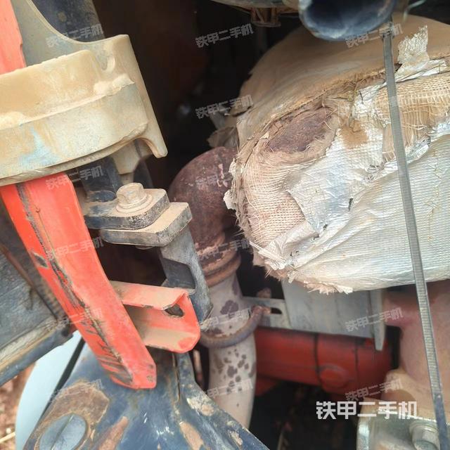 液压泵舱室正面整体（整机外观）