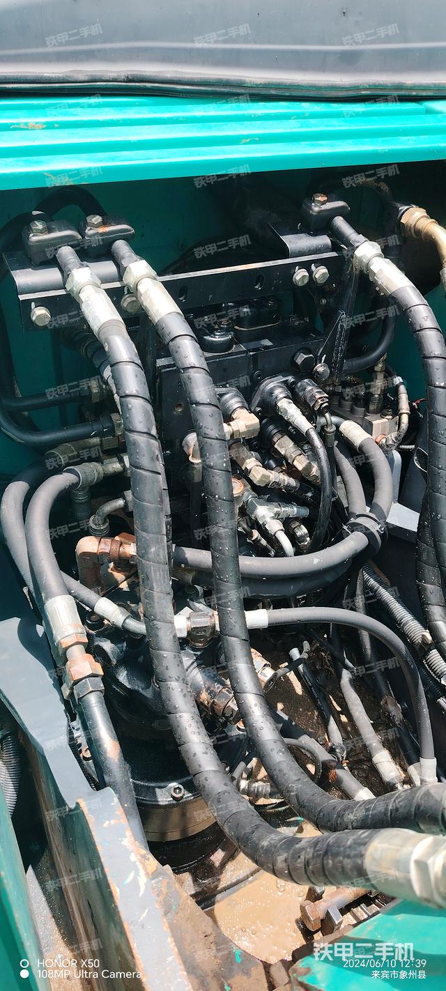 回转马达和主控阀（整机外观）