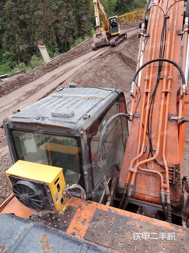 驾驶室顶部（整机外观）